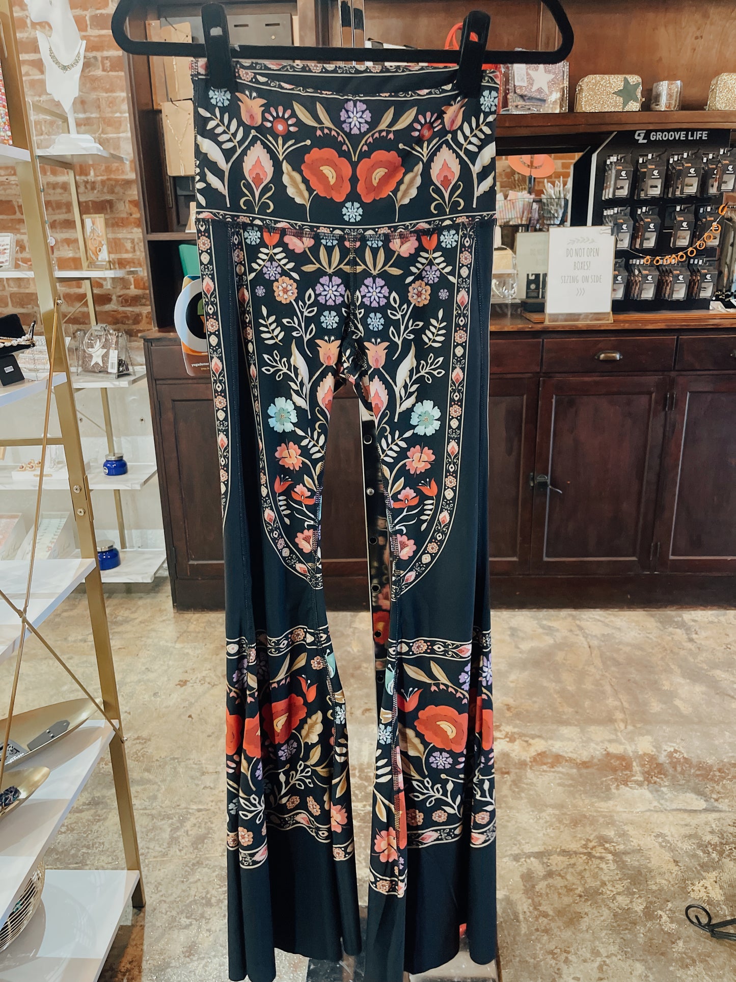 Yoga Democracy flare leggings