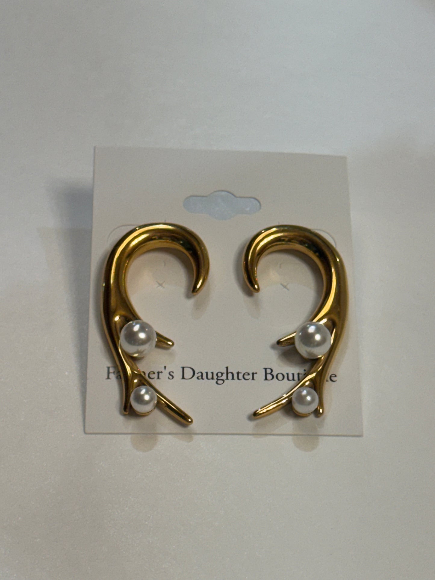 Antler heart shape w/ pearl